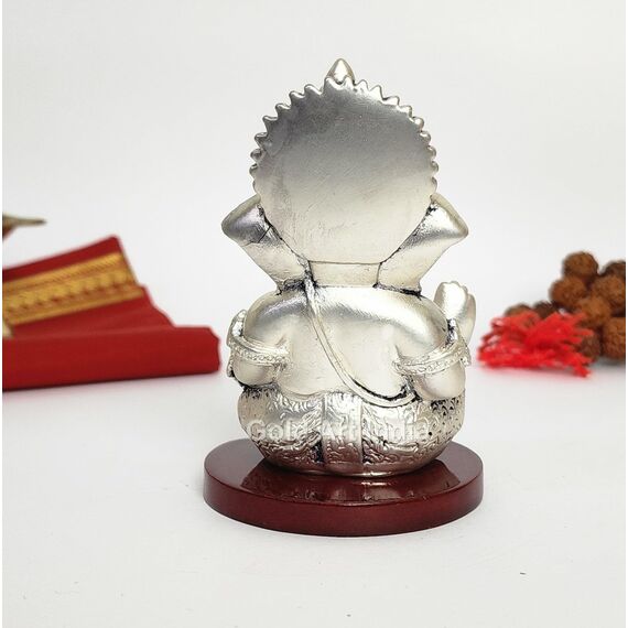 Gold Art India Ganpati Idol mit silberfarbenem antikem Finish, Ganesha Murti für Heimdekoration, Ganesha-Statue für Auto-Armaturenbrett, Ganpati ji murti für Puja, (MUKUTSILANTIQMATTEMDF) (8,9 x 6,3