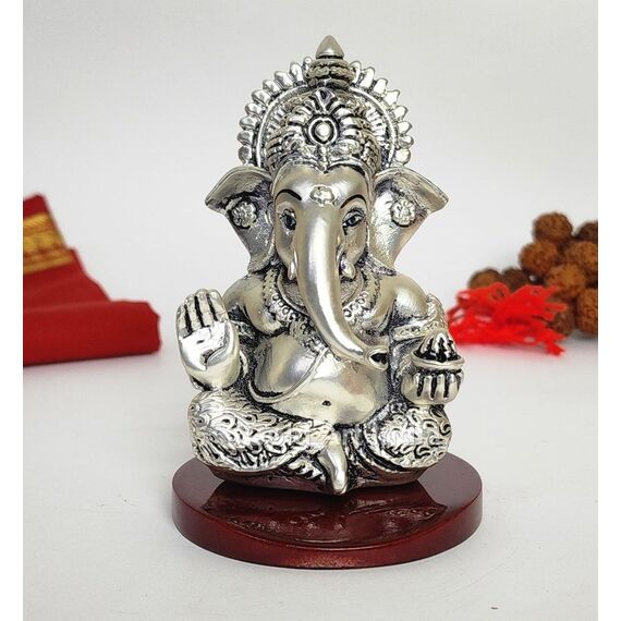 Gold Art India Ganpati Idol mit silberfarbenem antikem Finish, Ganesha Murti für Heimdekoration, Ganesha-Statue für Auto-Armaturenbrett, Ganpati ji murti für Puja, (MUKUTSILANTIQMATTEMDF) (8,9 x 6,3