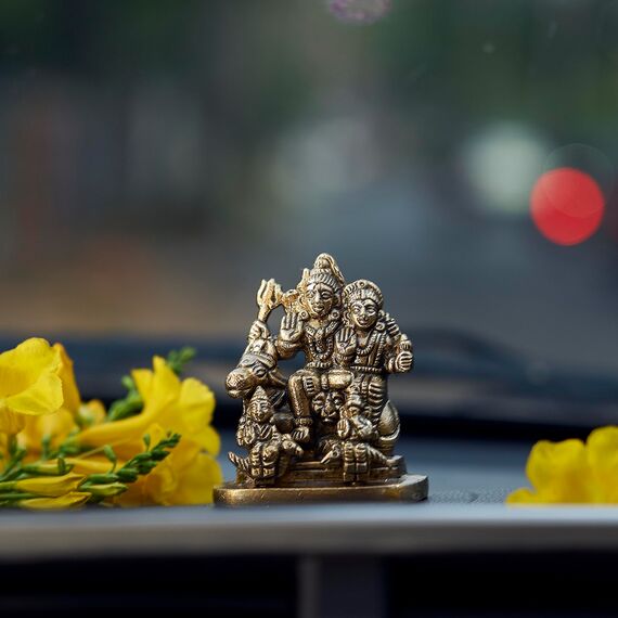 eSplanade Messing-Idol der Shiv-Parvati-Familie – Gott-Idol für das Armaturenbrett des Autos – 5,7 cm Shiv-Familien-Murti als Schreibtischdekoration | Schaustücke zur Einweihung