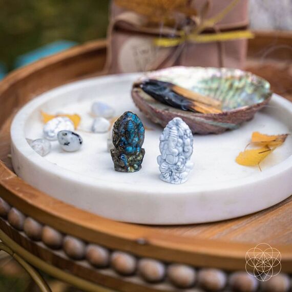 Conscious Items - Gott des Glücks Labradorit Kristall Ganesh Statue - Hindu-Ganesha Idol Statue - Kleiner Ganesh für Auto Armaturenbrett - Dekor Yoga Meditation Raum - Altar Kit Dekor - Spititual