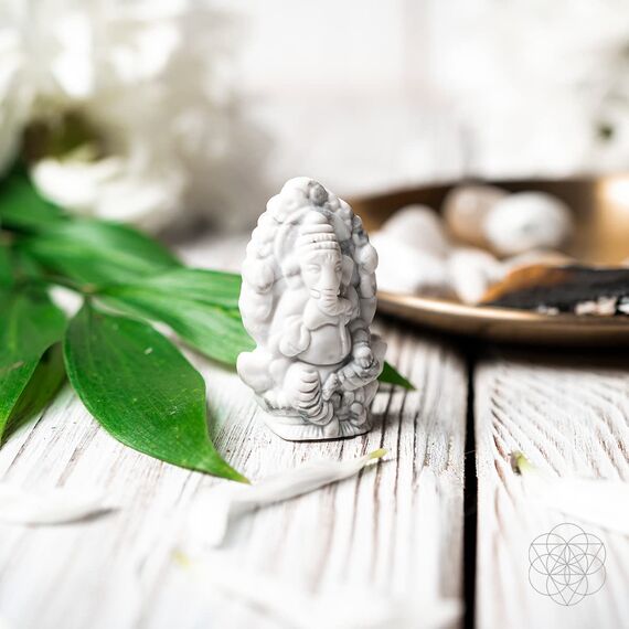 Conscious Items - Gott des Glücks Howlith Kristall Ganesh Statue - Hindu-Ganesha Idol Statue - Kleiner Ganesh für Auto Armaturenbrett - Dekor Yoga Meditation Raum - Altar Kit Dekor - Spititual Frauen