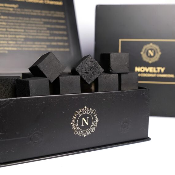 Novelty Premium Kokoskohle - 25mm, 72 Stück Kohle, 1kg Box, Kokoskohle für Räuchergefäß, natürliche Kohle, leichte Kohle, Rauchfrei, lange Brenndauer, aromatisches Abbrennen