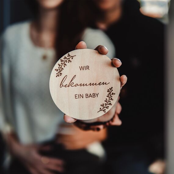 Holz Meilensteinkarten Schwangerschaft auf deutsch - 30 Meilensteine auf edlen Holzscheiben als Geschenk für Schwangere, werdende Mütter, werdende Eltern. Schwangerschaft verkünden, Momente teilen.
