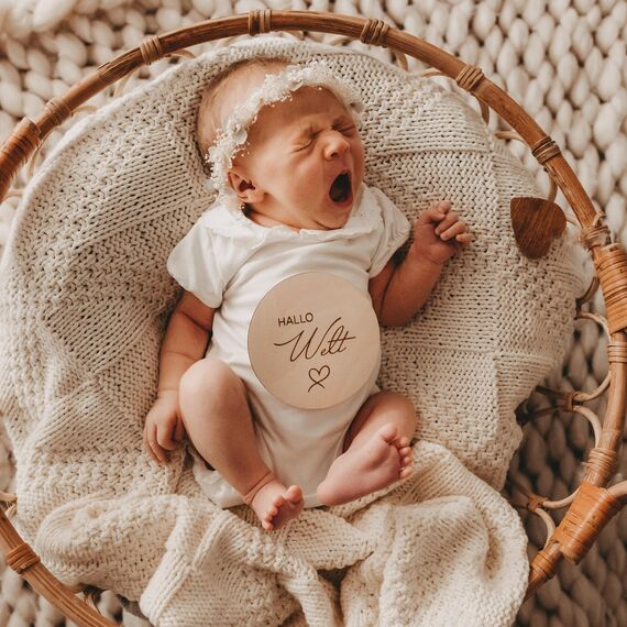 Holz Meilensteinkarten Baby auf deutsch - 30 Meilensteine auf edlen Holzscheiben als Geschenk zur Geburt/zur Babyparty für Schwangere, werdende Mütter, werdende Eltern. (Packung mit 2)