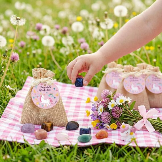 Otuuz 12 Sets Glückssteine Kinder Mitgebsel Einhorn mit Jutebeutel, Mitgebsel Kindergeburtstag Mädchen, Natursteine bunt für Einhorn Geburtstag Deko, Adventskalender Füllung Kinder Partygeschenk