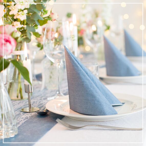 100% Mosel Servietten, 60 Stück (33 x 33 cm), in Rauchblau, edle Tischdeko für Hochzeit, Kommunion, Konfirmation, Taufe & Geburtstag