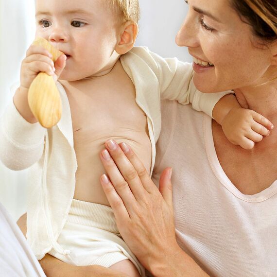 WELEDA Bio Baby Calendula Pflegecreme Körper & Gesicht 30ml - Naturkosmetik Gesichtscreme / Hautcreme mit Sesamöl & Lanolin zur Pflege trockener Haut. Babypflege Feuchtigkeitscreme für Babys & Kinder
