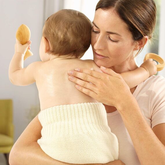 WELEDA Bio Baby Calendula Pflegecreme Körper & Gesicht 75ml - Naturkosmetik Gesichtscreme / Hautcreme mit Sesamöl & Lanolin zur Pflege trockener Haut. Babypflege Feuchtigkeitscreme für Babys & Kinder