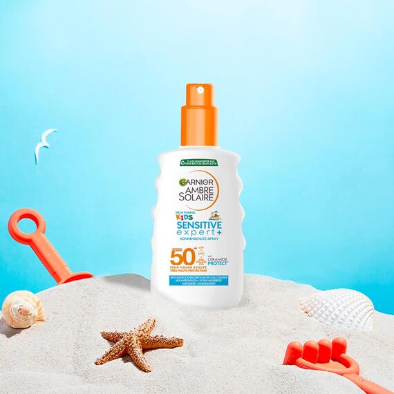 Garnier Sonnencreme LSF 50+ für Kinder, Wasserfest und resistent gegen Sand, Ambre Solaire Kids Sensitive expert+ Sonnenschutzspray, 1 x 150 ml