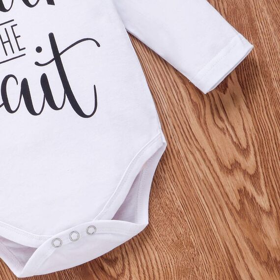 Geagodelia 3tlg Babykleidung Set Baby Jungen Langarm Body + Hose + Mütze Kleinkinder Neugeborene Weiche Warme Baumwolle Babyset Bekleidung (12-18 Monate, Worth The Wait (Weiß + Grau))