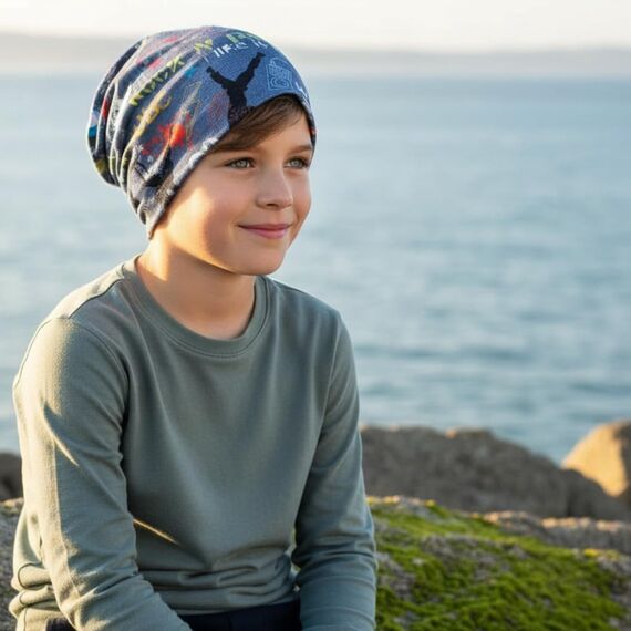 Wollhuhn Kinder Beanie – Zweilagige Longbeanie aus Jersey, wendbar & weich – innen grau – Handmade in Deutschland – ganzjährig (DE/NL/SE/PL, Numerisch, 48, 50, Cool Stuff Jeansblau/Bunt)