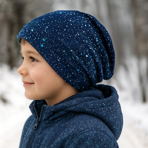 Wollhuhn Kinder Beanie – Zweilagige Longbeanie aus Jersey, wendbar & weich – mit Grauer Innenseite – Handmade in Deutschland – ganzjährig tragbar (Galaxy Sprenkel Blau, L, 56-58)