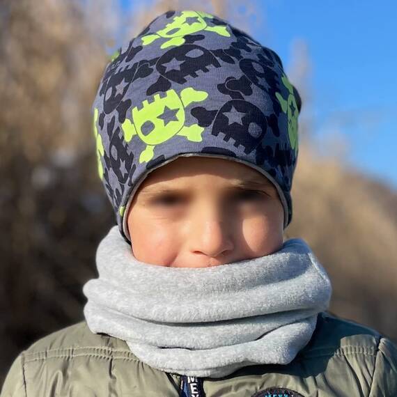 Wollhuhn Kinder Beanie – Zweilagige Longbeanie aus Jersey, wendbar & weich – innen grau – Handmade in Deutschland – ganzjährig (DE/NL/SE/PL, Numerisch, 52, 54, Skulls Grau/Lime)
