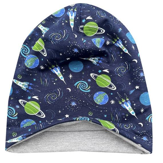 Wollhuhn Kinder Beanie – Zweilagige Longbeanie aus Jersey, wendbar & weich – innen grau – Handmade in Deutschland – ganzjährig (DE/NL/SE/PL, Numerisch, 56, 58, Space/Rakete Dunkelblau)