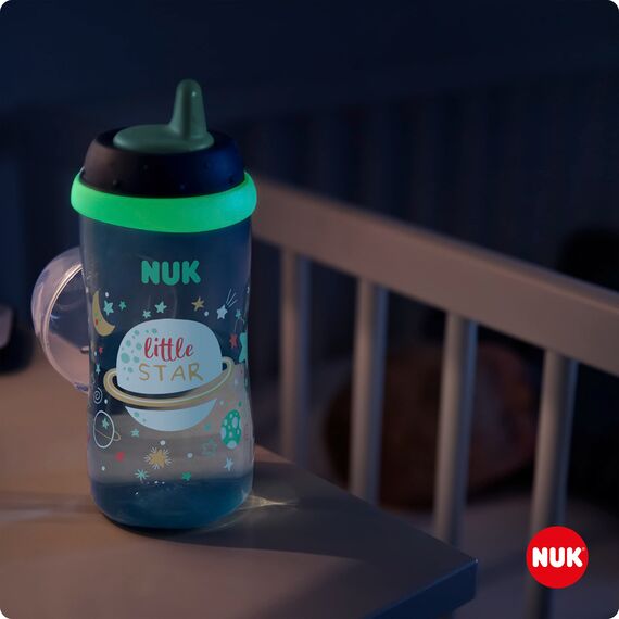 NUK Kiddy Cup Night Trinkbecher für Kleinkinder | 12+ Monate | 300 ml | Auslaufsicheres, verstärktes Mundstück | Leuchtet im Dunkeln | Clip & Schutzkappe | BPA-frei | Blau