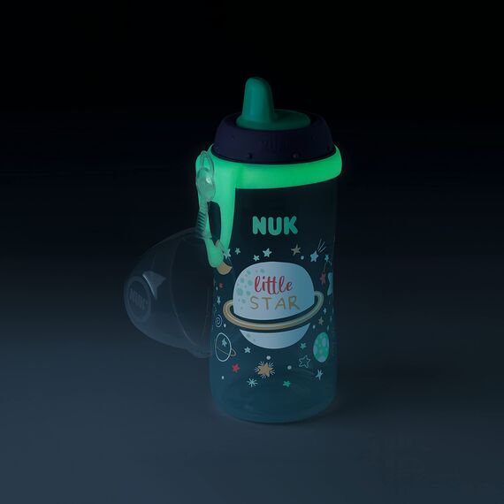 NUK Kiddy Cup Night Trinkbecher für Kleinkinder | 12+ Monate | 300 ml | Auslaufsicheres, verstärktes Mundstück | Leuchtet im Dunkeln | Clip & Schutzkappe | BPA-frei | Blau (Packung mit 2)