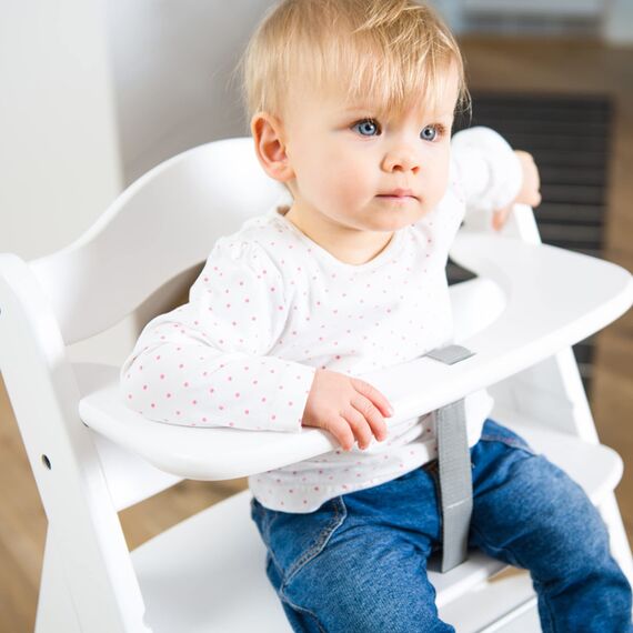 hauck Alpha+, White - Mitwachsender Holzhochstuhl aus Buche für Kinder ab 6 Monaten bis 90 kg - Inklusive 5 Punkt Gurt, Schrittgurt, Schutzbügel - Kompatibel mit viel Zubehör