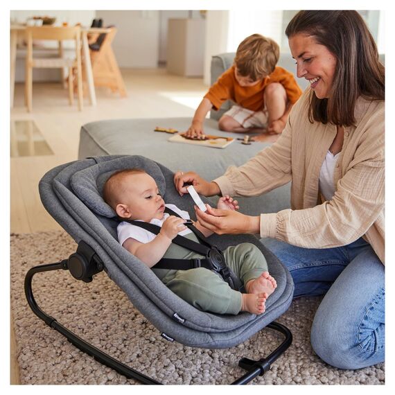 hauck Alpha Start N Grow Set, Natural Dark Grey - ab Geburt bis 90 kg, Holzhochstuhl aus Buche, 3 in 1 Babywippe mit Musselinbezug, Sitzverkleinerer, Sitzkissen, Essbrett, Spielbrett, 3 Lernspiele