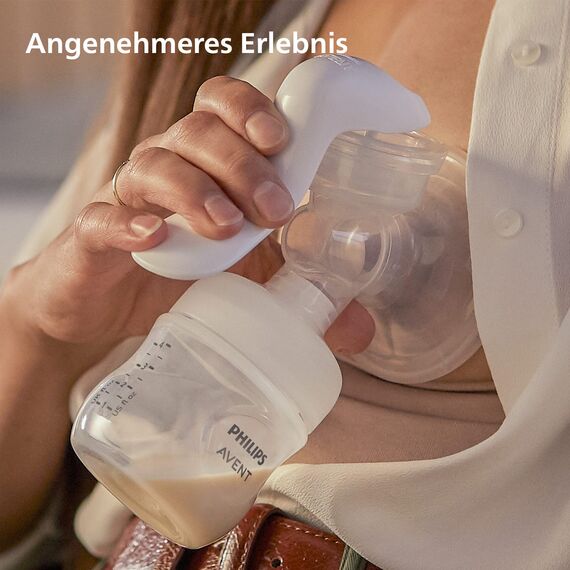 Philips AVENT Handmilchpumpe, Geschenkset – Einzelmilchpumpe, Babyflachen mit 260 ml und 125 ml, BPA-frei, 4 Einweg-Stilleinlagen, Polypropylen, Transparent (Modell SCD430/60)