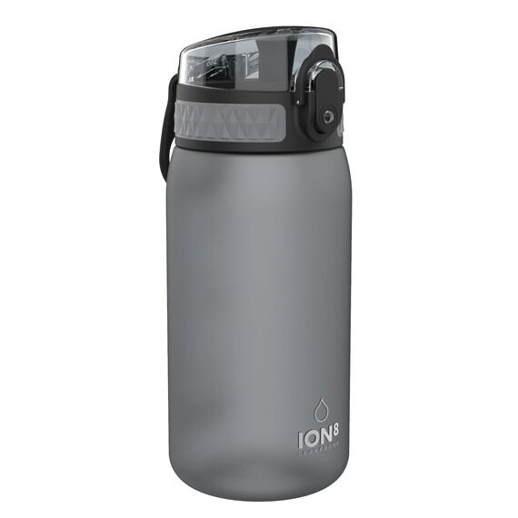 ion8 Kinder Trinkflasche, 350ml, Auslaufsicher, Einhandöffnung, Sichere Verriegelung, Spülmaschinenfest, BPA-frei, Tragegriff, Klappdeckel, Leicht zu Reinigen, Klimaneutral, Grau