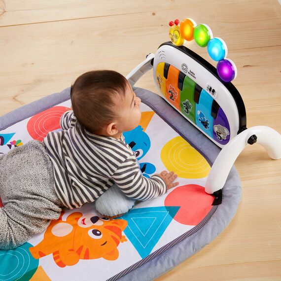 Baby Einstein, 4 in 1 Kickin' Tunes Spieldecke mit 70+ Geräuschen, 25+ Minuten Musik, Erlebnisdecke mit Klavier und Lichtern, Spielmatte mit Spielbogen abnehmbarem Babyspielzeug, ab der Geburt