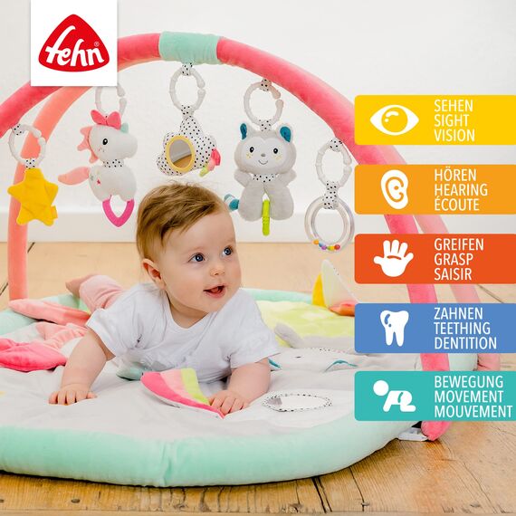 Fehn 3-D-Activity-Decke Spielbogen Aiko und Yuki – Baby Krabbeldecke mit 5 abnehmbaren Spielzeugen zum Greifen – Spieldecke für Babys und Kinder ab 0+ Monaten – Krabbelmatte als Geschenk zur Geburt