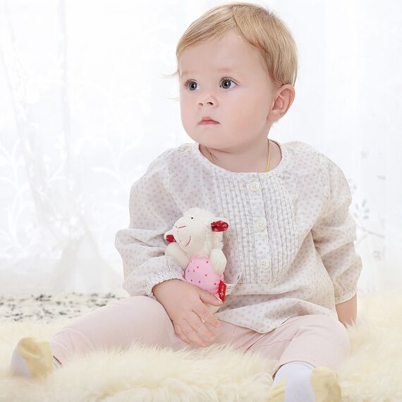 SIGIKID 41189 Rassel Schaf Red Stars Mädchen und Jungen Babyspielzeug empfohlen ab Geburt rosa