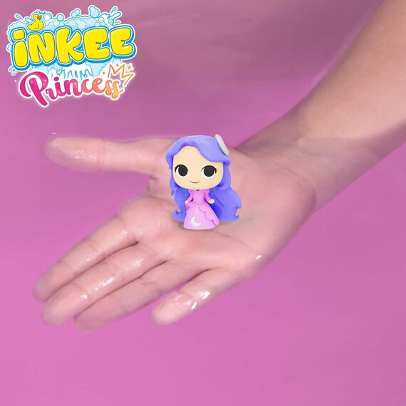 INKEE Surprise Princess Badebombe – Prinzessin Badekugel mit Überraschungsfigur, Zuckerwatte-Duft & Mandelöl, dermatologisch getestet, 100g, Rosa oder Lila (Packung mit 2)