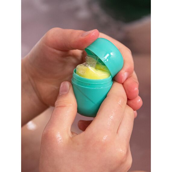 Kneipp naturkind Badeüberraschung Einnhornschatz - Sprudelnde Badekugel für Kinder mit Überraschung - Badespass Einhorn Badeüberraschung Schatzkiste mit Knetseife zum Spielen und Reinigen - 1 Stück
