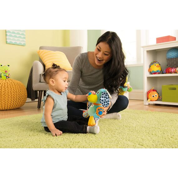 Lamaze Baby Spielzeug "Lustiger Soundhund" Clip & Go, das hochwertige Kleinkindspielzeug. Der quietschbunte Greifling fördert die Motorik und ist das perfekte Kinderwagenspielzeug und Kuscheltier, Mehrfarbig, LC27023