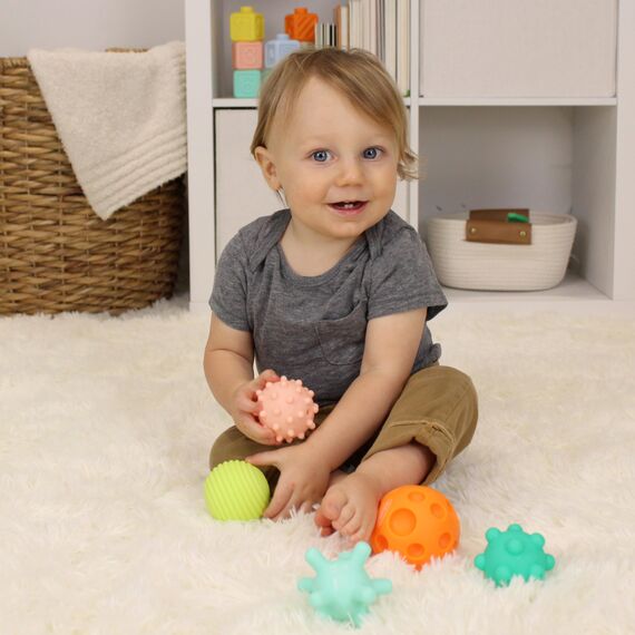 INFANTINO Texturierte Bälle im Set für die Sensorische Entwicklung für Kinder ab 6 Monaten, Sensorik Spielzeug, Förderung der motorischen Fähigkeiten, Multicolored, 6 Stück
