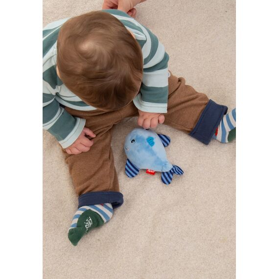 SIGIKID 41172 Rassel Wal Red Stars Mädchen und Jungen Babyspielzeug empfohlen ab Geburt blau