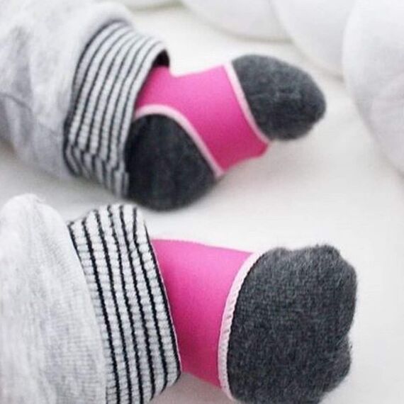 Sock Ons Kluge kleine Dinge, die Babysocken halten! - 2er Pack - 12-18 Monate (White)