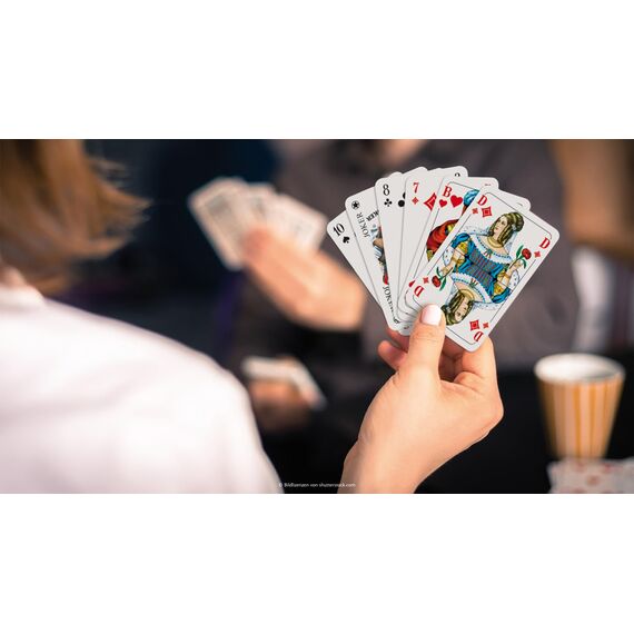 ASS 22570064 Rommé Kartenspiel 2 x 55 Karten im Format 59 x 91 mm + Bleistift + Block + Regelheft, im edlen Kunstleder-Etui auch für Canasta und Bridge geeignet, ab 10 Jahren