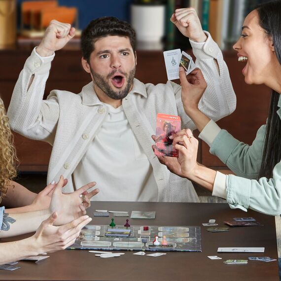 Hasbro Gaming Cluedo Conspiracy Brettspiel für Erwachsene und Jugendliche, deutsche Version des Mystery Games, für 4-10 Spieler und ab 14 Jahren
