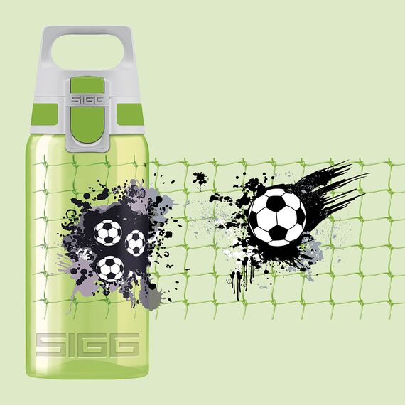 SIGG VIVA ONE Football Kinder Trinkflasche (0.5 L), schadstofffreie Kinderflasche mit auslaufsicherem Deckel, einhändig bedienbare Trinkflasche für Kinder