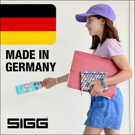 Sigg - Trinkflasche Kinder - Viva One Firetruck - Für Kohlensäurehaltige Getränke Geeignet - Auslaufsicher - Spülmaschinenfest - BPA-frei - Sport & Schule - Grau & Rot mit Feuerwehrfahrzeug - 0,5L