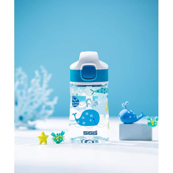SIGG - Tritan Trinkflasche Kinder - Miracle Ocean - Mit Trinkhalm - Auslaufsicher - Spülmaschinenfest - Microwellengeeignet - Kratzresistent - BPA-frei - Schule & Sport - Blau mit Meerestieren - 0,35L