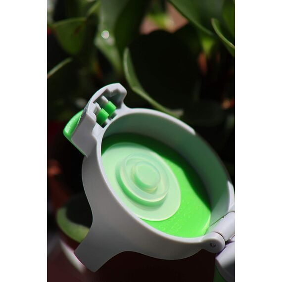 SIGG Shield One Jungle Kinder Trinkflasche (0.5 L), Edelstahl Kinderflasche mit auslaufsicherem Deckel, einhändig bedienbare Wasserflasche