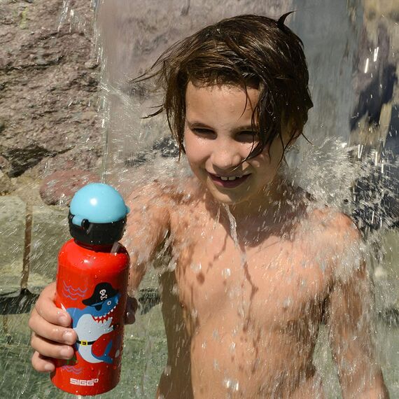 SIGG - Alu Trinkflasche Kinder - KBT Underwater Pirates - Auslaufsicher & Bruchsicher - Federleicht - BPA-frei - Klimaneutral Zertifiziert - Sport & Schule - Rot mit Unterwassertieren - 0,4L
