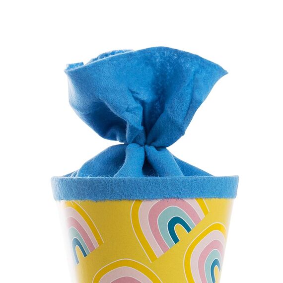 goldbuch 93 206 Geschwistertüte Regenbogenland, Schultüte mit Regenmuster, Lackkarton, Geschenkverpackung, blauer Filzverschluss (ohne Verschlussband), Zuckertüte rund, Länge 35 cm, Ø 11,5 cm, Gelb