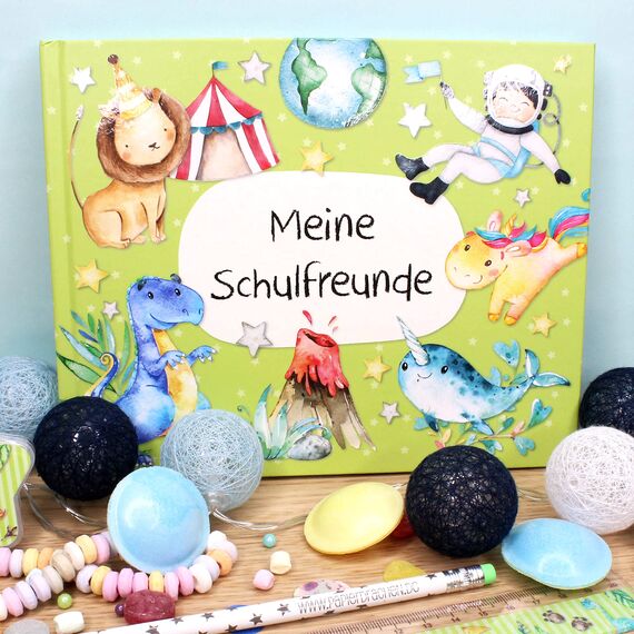 Papierdrachen Hochwertiges Freundebuch für Kinder - Schulfreunde - Grün - Poesiealbum mit Dinos, Rittern, Astronauten - für 27 Freunde - buntes kindgerechtes Design