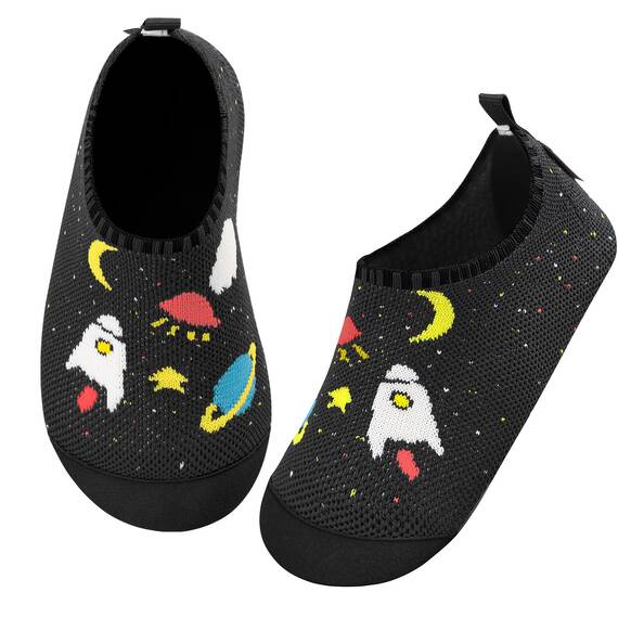 Kyopp Hausschuhe Kinder Junge Mädchen Pantoffeln Rutschfest Barfussschuhe Kindergarten Slippers für Atmungsaktive Weich Lauflernschuhe Kleinkinder Schuhe(Schwarzer-Kosmisch 32/33EU)