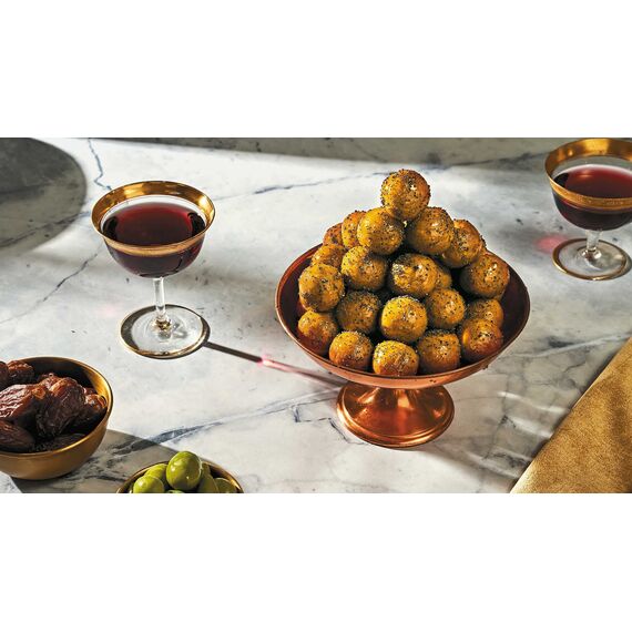 Tasting History: Explore the Past through 4,000 Years of Recipes (A Cookbook)