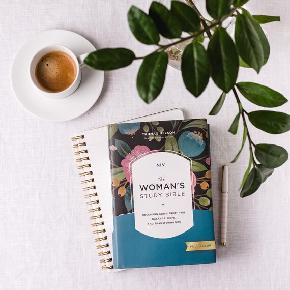 NIV, The Woman's Study Bible, Hardcover, Full-Color, Red Letter: Receiving God's Truth for Balance, Hope, and Transformation – Perfect Gift for Mother's Day