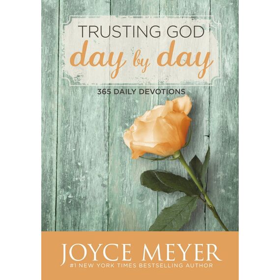 Trusting God Day by Day: 365 Daily Devotions (English Edition)