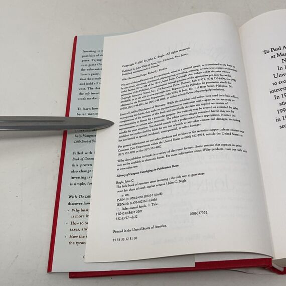 The Little Book of Common Sense Investing: The Only Way to Guarantee Your Fair Share of Stock Market Returns (Little Books. Big Profits)