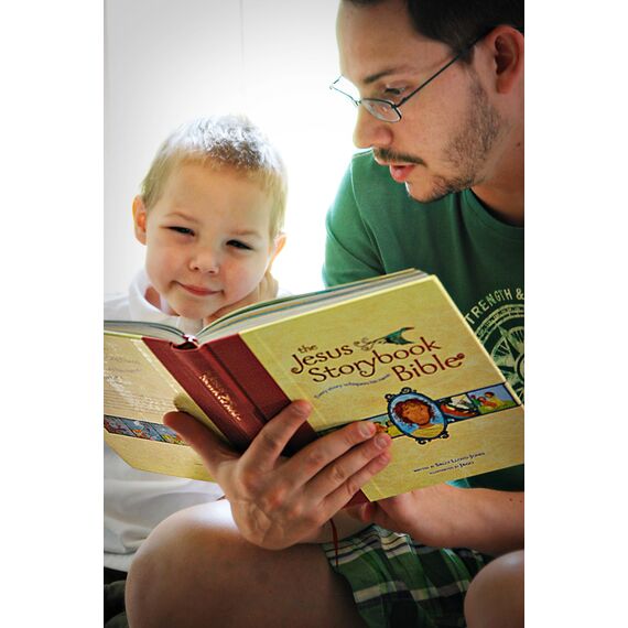 The Jesus Storybook Bible, Read-Aloud Edition: Every Story Whispers His Name