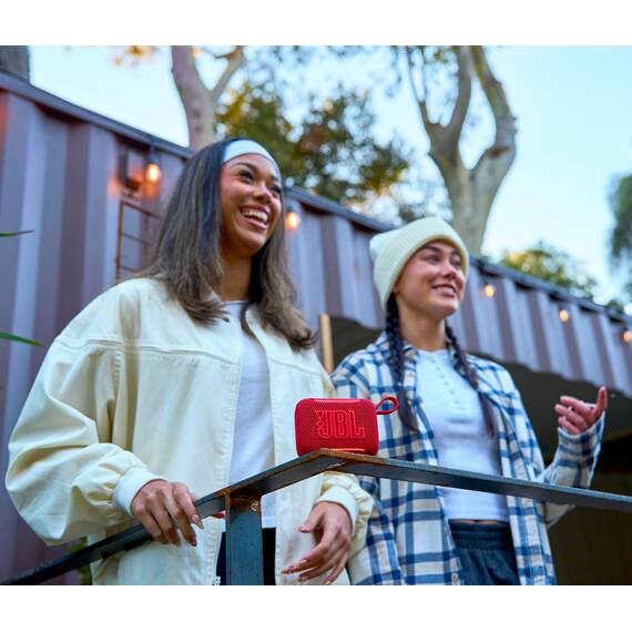 JBL GO 5 Ultra‑tragbarer Bluetooth‑Lautsprecher mit großem JBL Pro Sound und kräftigem Bass, AirTouch‑Pairing, wasserdichtes Design, 10 Stunden Wiedergabezeit, Rot