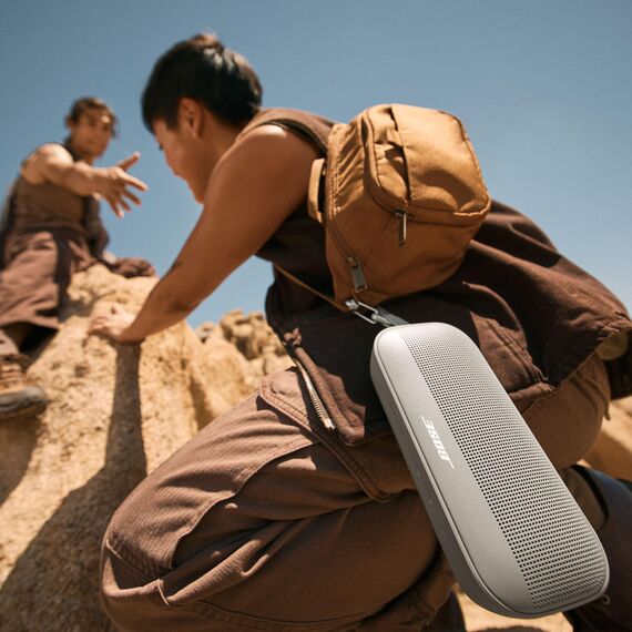 Bose SoundLink Flex Tragbarer Bluetooth Lautsprecher (2. Gen.), Tragbarer Outdoor Lautsprecher, wasserdicht und staubdicht, mit naturgetreuem Klang, bis zu 12 Stunden Akkulaufzeit, Sandstein